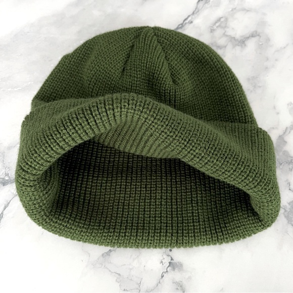 🌟 Green‎ Solid Knit Beanie - Picture 2 of 3